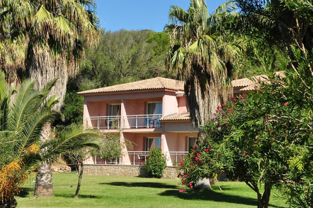 Hotel Le Ruesco Ольмето Экстерьер фото